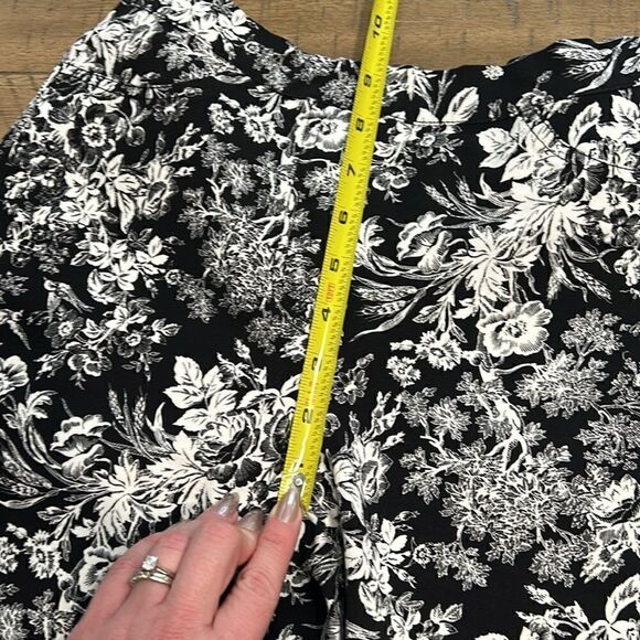 Isaac Mizrahi pull on Bermuda shorts size 4 petite - Picture 7 of 8